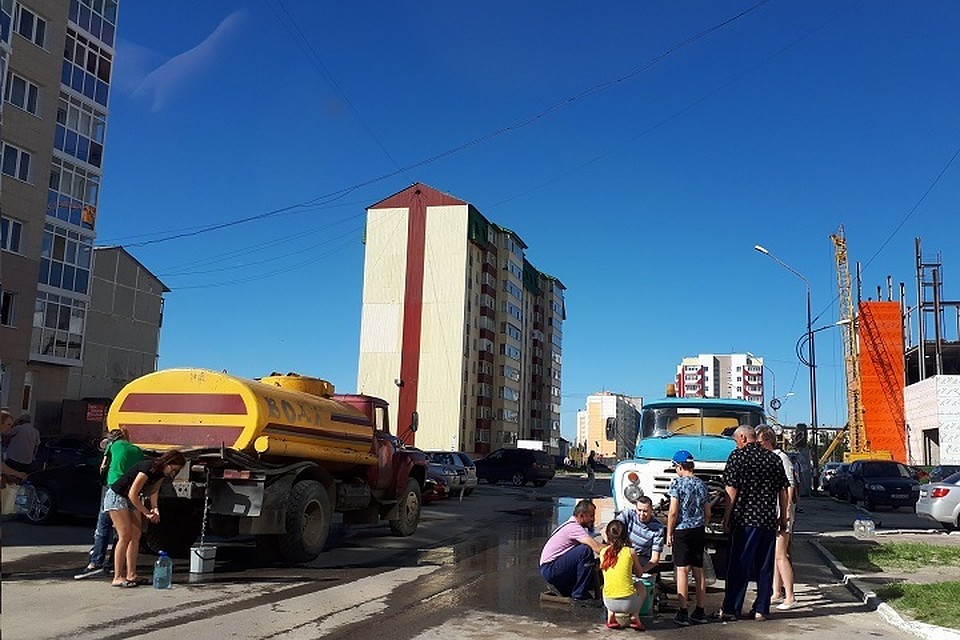 В Нефтеюганске введён режим ЧС из-за аварии на канализационном коллекторе. Фото: соцсети