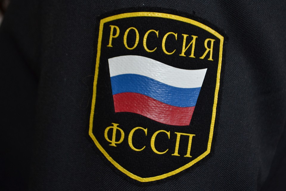 Кошельки, сумки и ремни изъяли приставы за долги у предпринимательницы из Ангарска