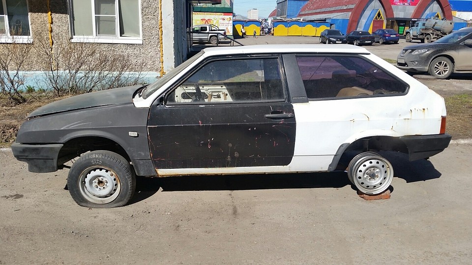 За июнь на муниципальную стоянку в Воркуте вывезли семь бесхозных автомобилей. Фото пресс-службы администрации города