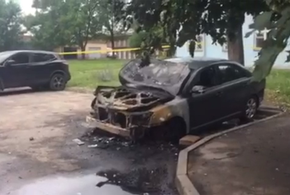 В Минске разыскивают поджигателей автомобилей. Фото: скриншот оперативной съемки.