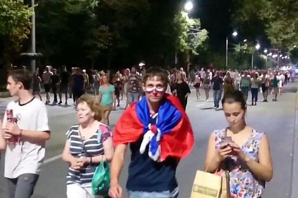 Ростовчане тихо разошлись по домам. Стоп-кадр из видео.