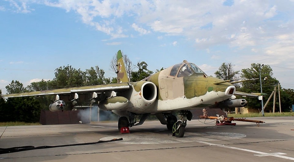 Самолет Су-25
