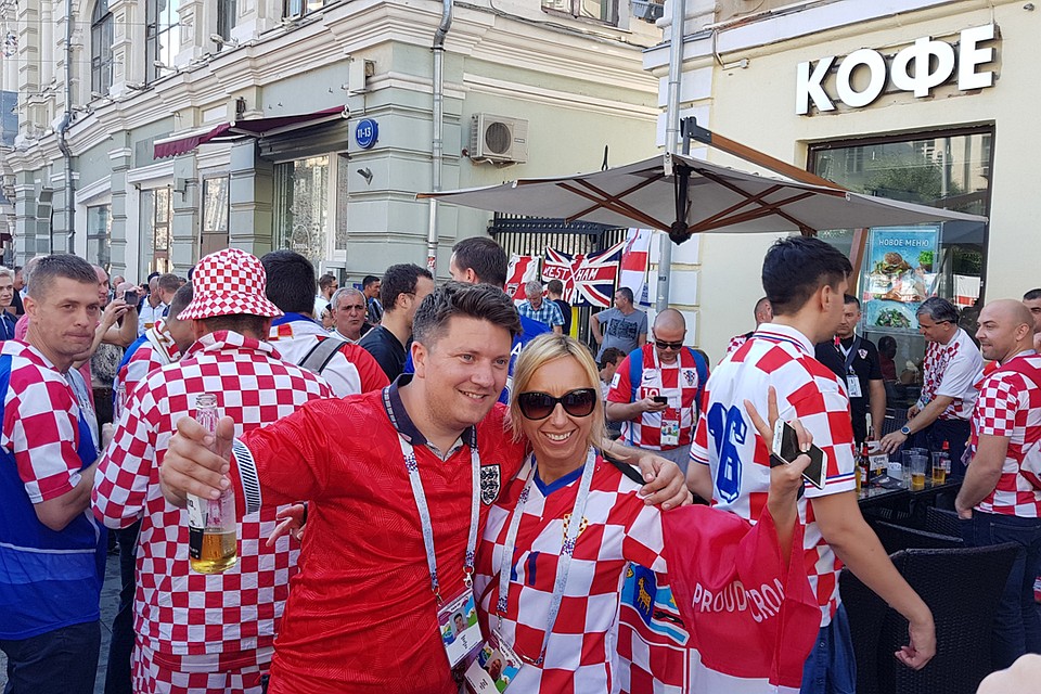 Давненько на Никольской улице так сильно не пахло пивом.