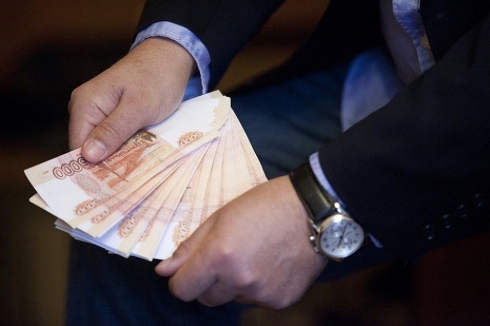 Объем "свободных" денег у россиян в июне текущего года вырос на 23,2%