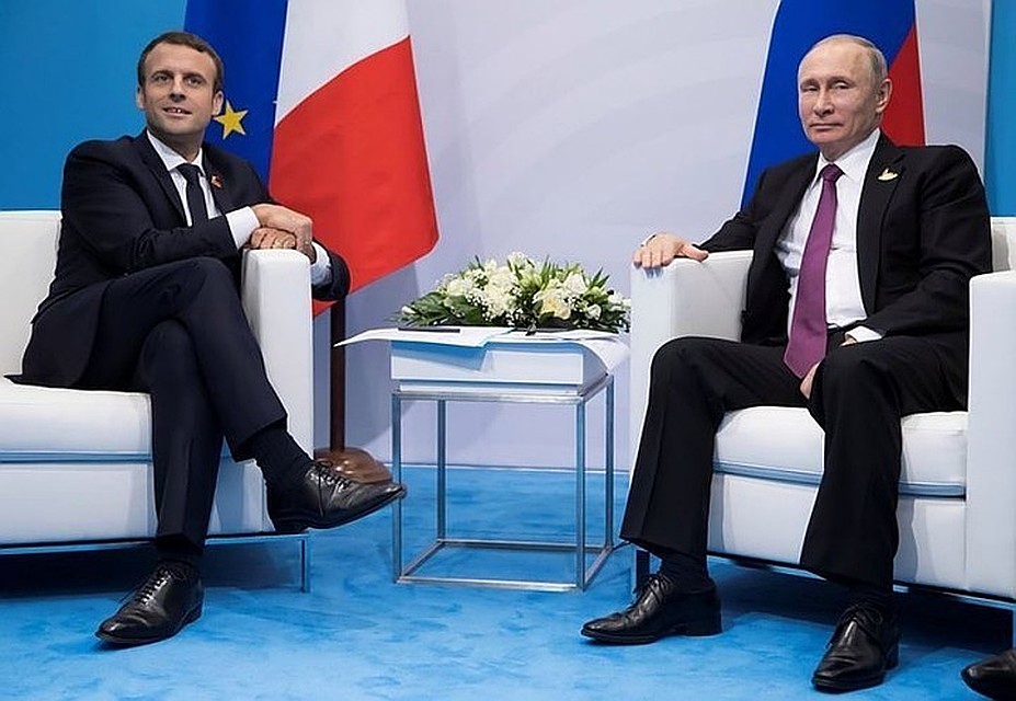 Президенты России и Франции Владимир Путин и Эммануэль Макрон