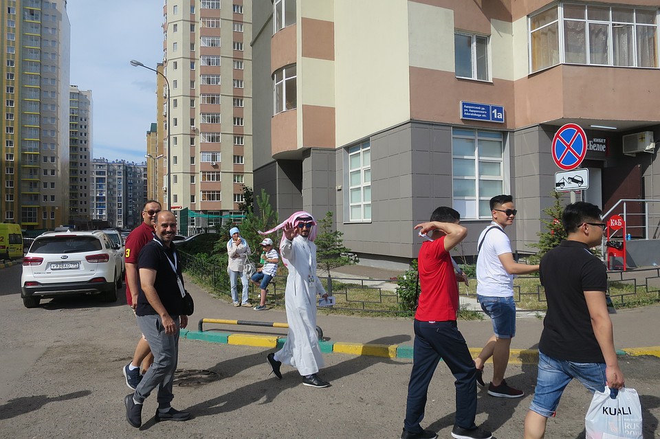 Болельщики обращались к волонтерам и с нестандартными запросами.