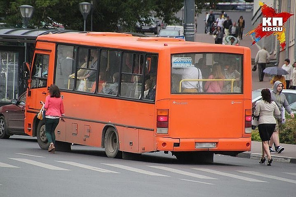 На встрече с главой города жители Ленинского района задавали вопросы о транспортных маршрутах и благоустройстве.