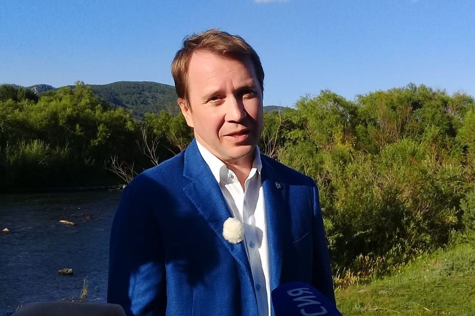 Актер Евгений Миронов вместе с волонтерами уберет мусор на Байкале