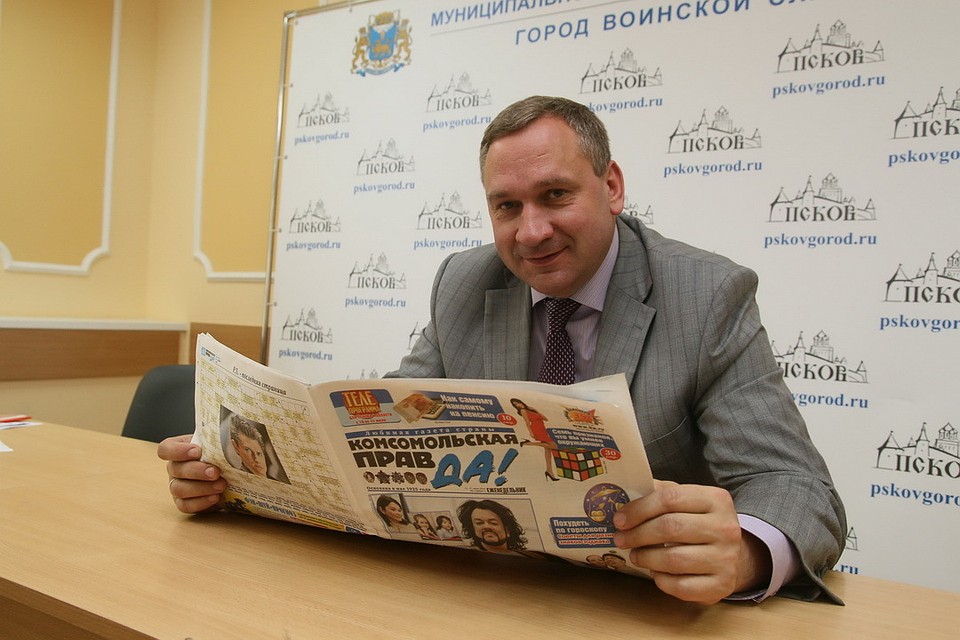 Иван Цецерский одним из первых поздравил десантников с праздником.
