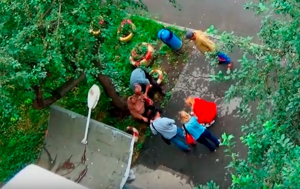 Пострадавшую женщину чудом спасли Фото: скриншот с видео