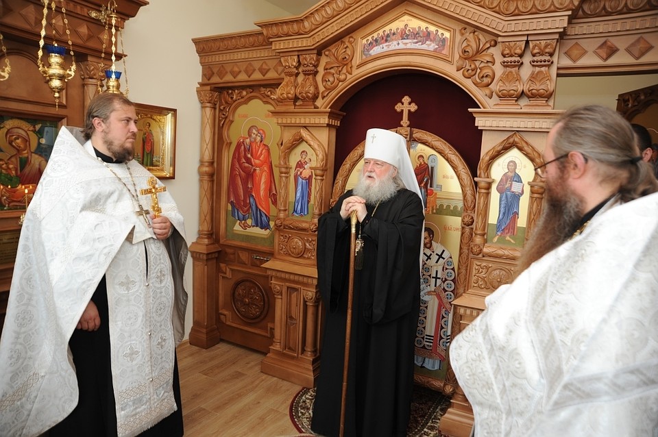 Первую службу провел митрополит Ярославский и Ростовский Пантелеимон.