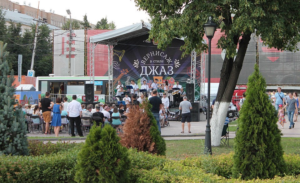 Здесь выступили Элла Хрусталева и квартет «Мама Jazz», биг-бэнд МКЦ, группы «ФиестО» и «Feelin’s» и другие коллективы