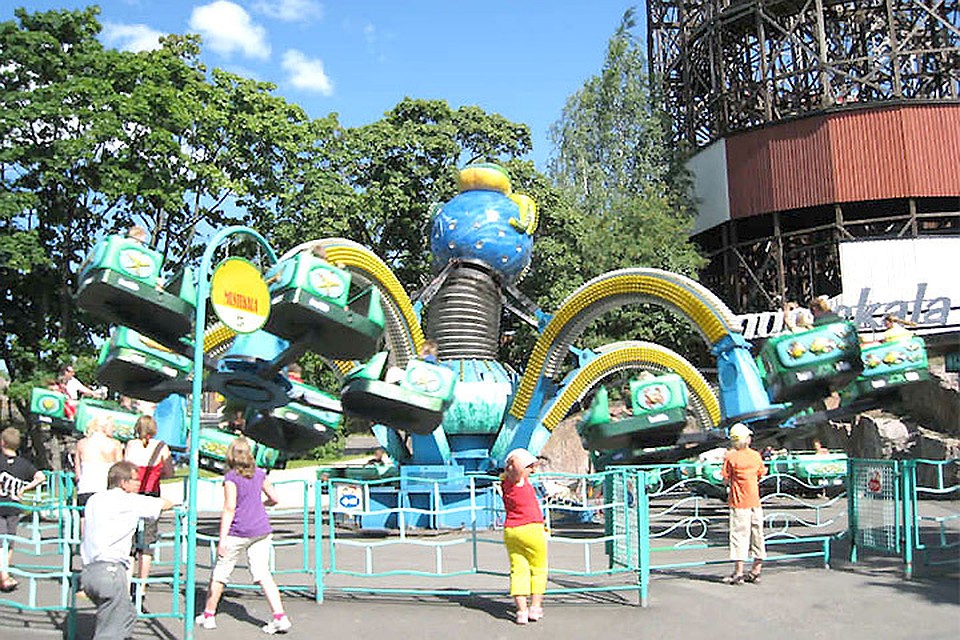 Девочка выпала из аттракциона «Спрут» в парке Линнанмяки. Фото: с сайта themeparkreview.com