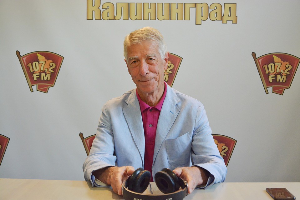 Валерий Непомнящий в калининградской студии Радио "Комсомольская правда".