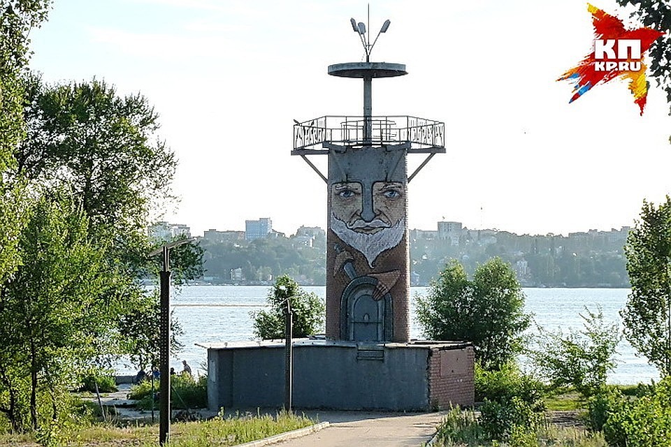 Знаменитый богатырь в парке "Дельфин"