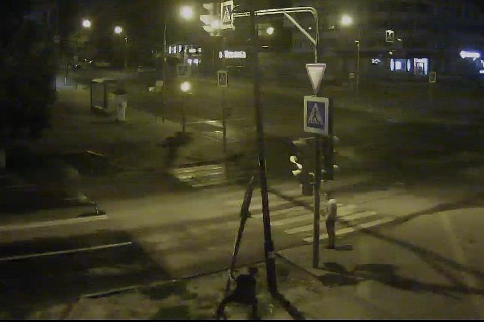 Видимо, подросток очень гордится своей силушкой богатырской