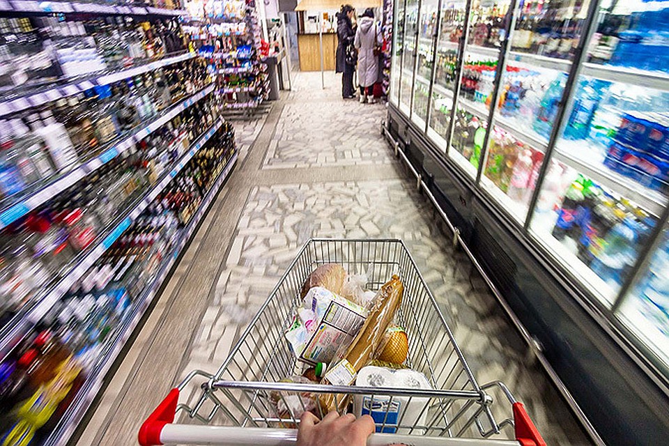 Зато, говорят, в июле упали цены на продукты. Видимо, за счет фруктов и овощей.