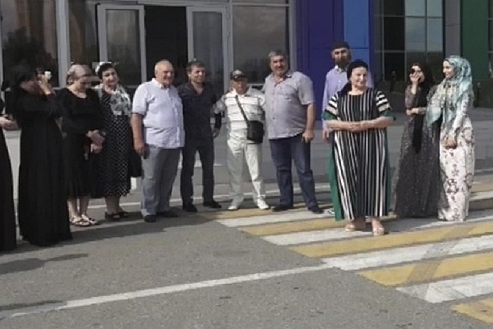 49-летний Ибрагим Абубакаров наконец-то обрел семью. Фото: ЧГТРК «Грозный» .