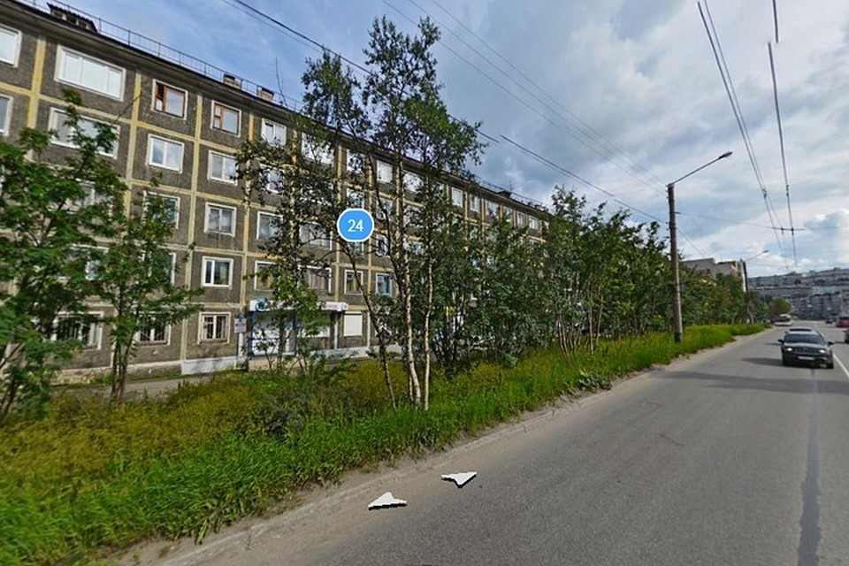 В Мурманске нашли тело мужчины, злоупотреблявшего алкоголем. Погибшего северянина обнаружили в подъезде панельной пятиэтажки на Кирова, 24. Фото: Яндекс Карты