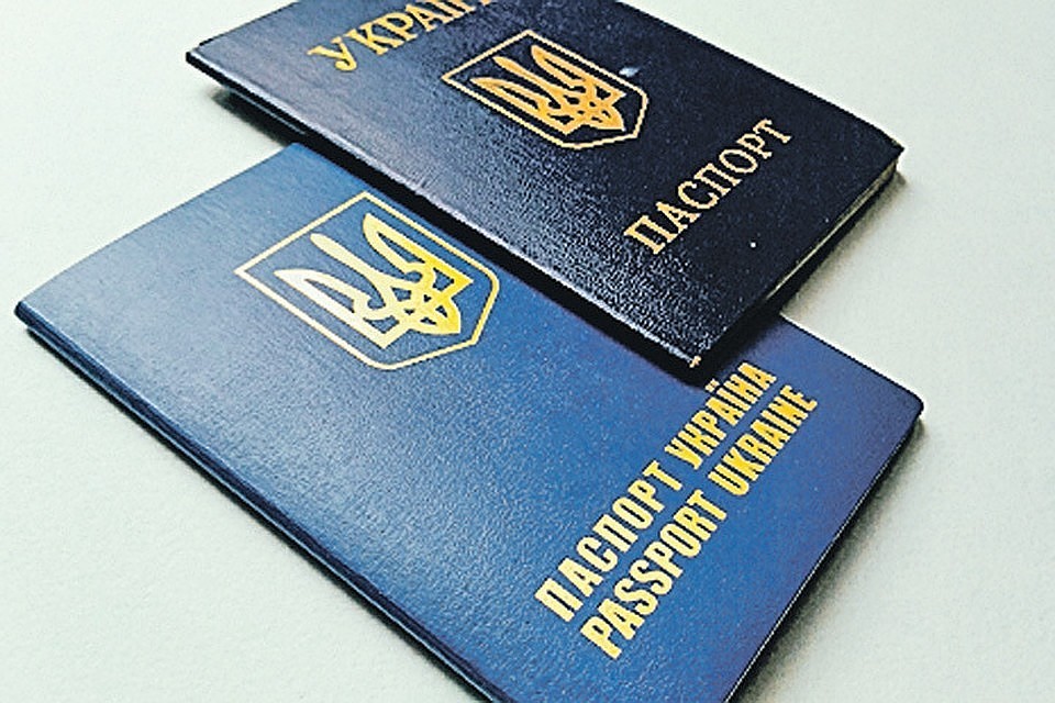 Депутат Рады призвал лишать гражданства украинцев с российскими паспортами