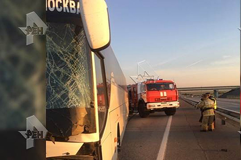 Причины аварии устанавливают полицейские.