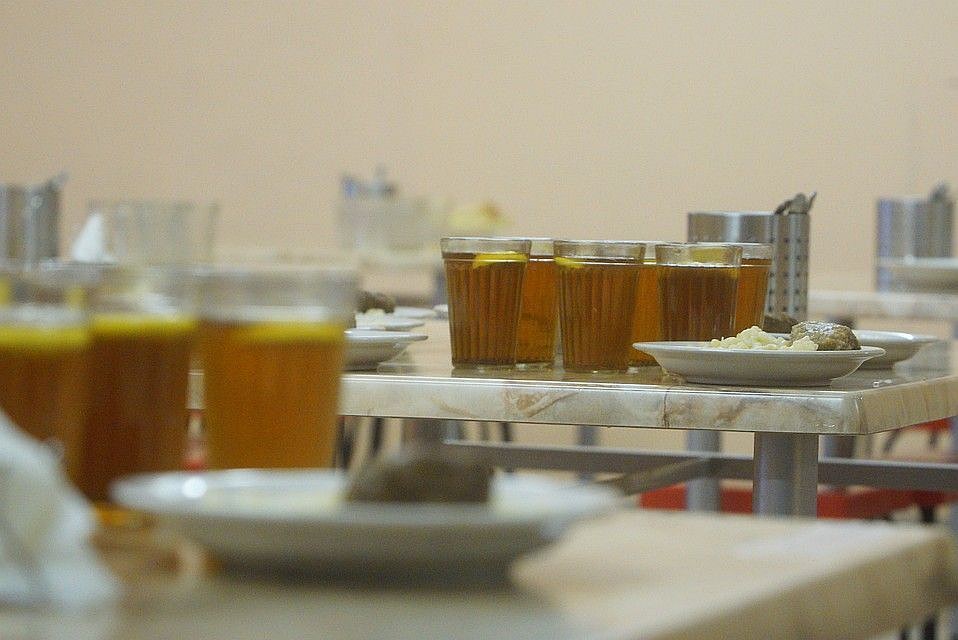 На боли в животе неделей ранее пожаловались шестеро детей, отдыхающих в лагере.