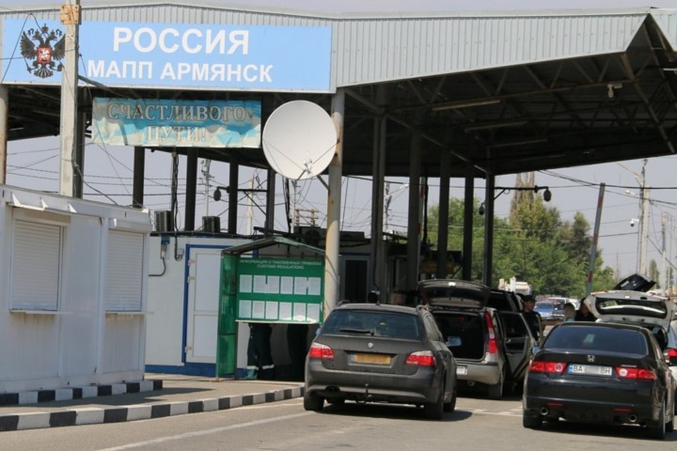 Сейчас мужчина находится в Крыму с родственниками