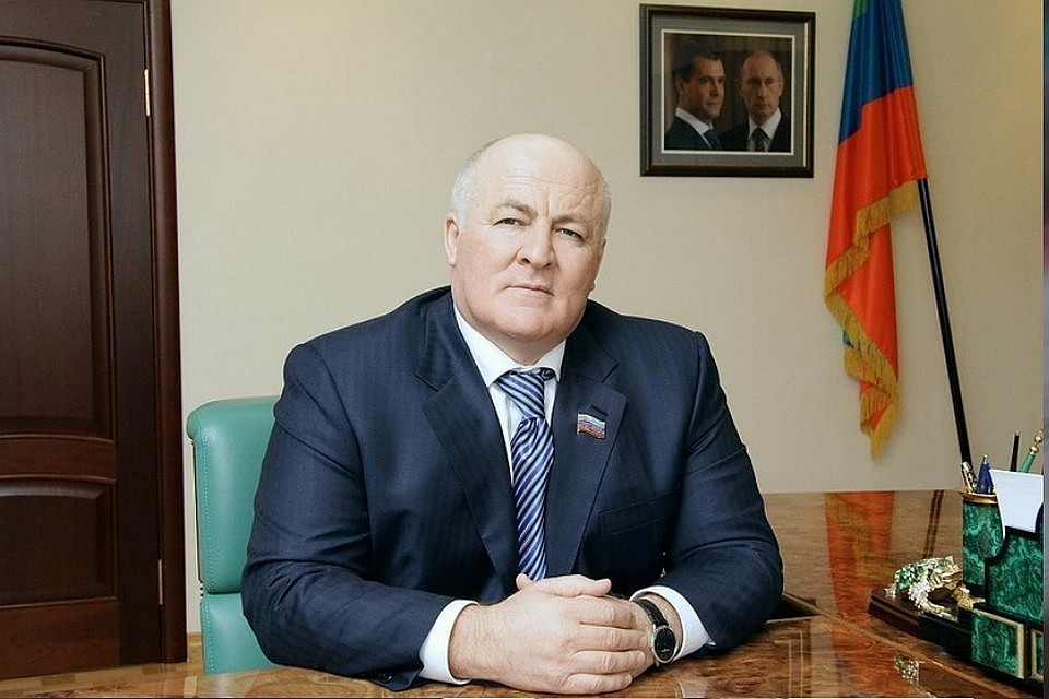 По его работе на руководящих должностях в госструктурах продолжается расследование