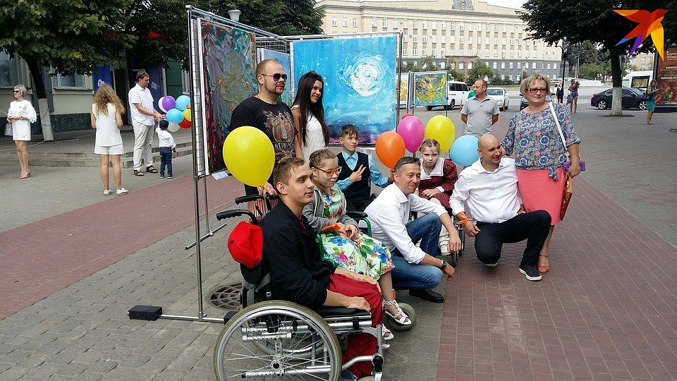 В Орле прошла выставка картин, созданных ребятами с ограниченными возможностями здоровья