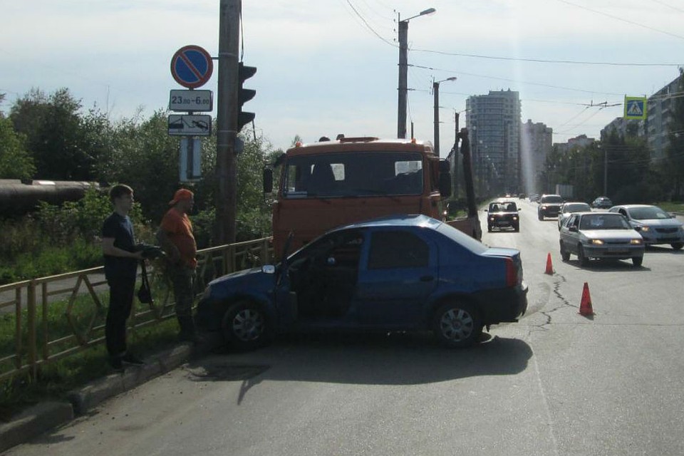 В Кирове учебный автомобиль автошколы врезался в самосвал. Фото: ГИБДД по Кировской области