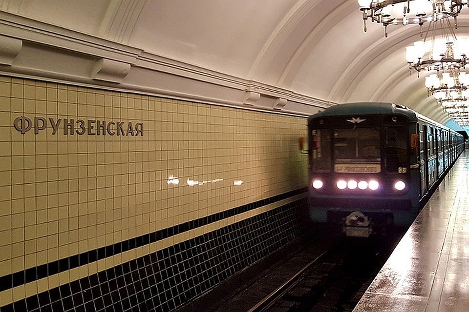 В подземке рассказали, зачем машинисты сами объявляют названия станций.