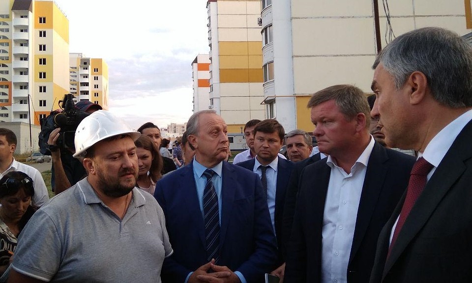 Вячеслав Володин высказал строителям школы в Солнечном- 2 критические замечания