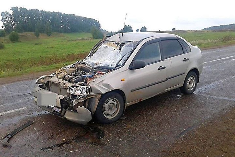В Башкирии «Калина» влетела в школьный автобус