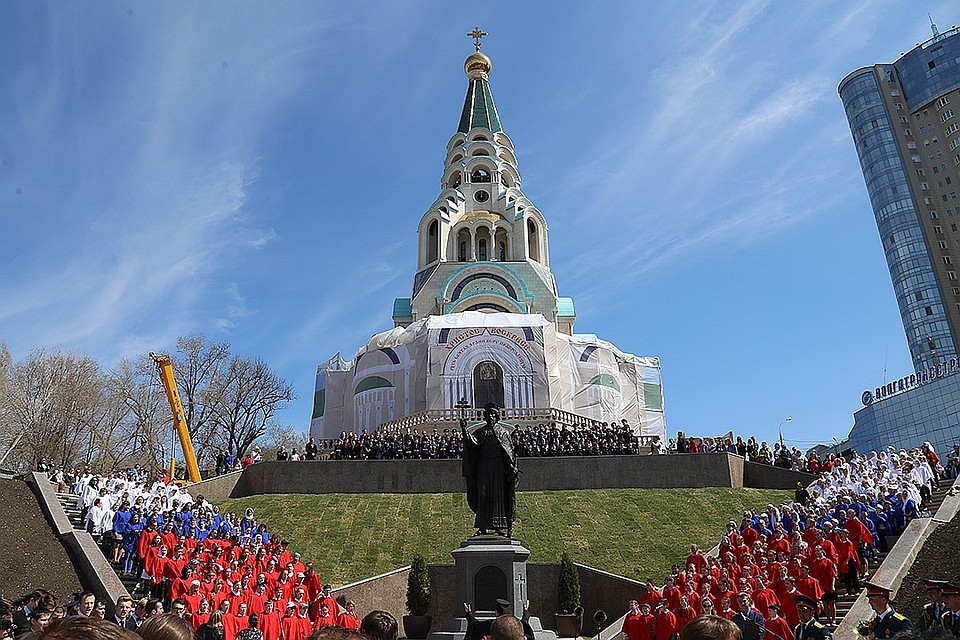 После богослужения возле храма пройдет концерт духовной музыки
