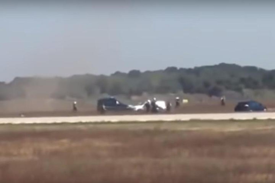 Автомобиль выехал на взлетно-посадочную полосу аэропорта Лиона
