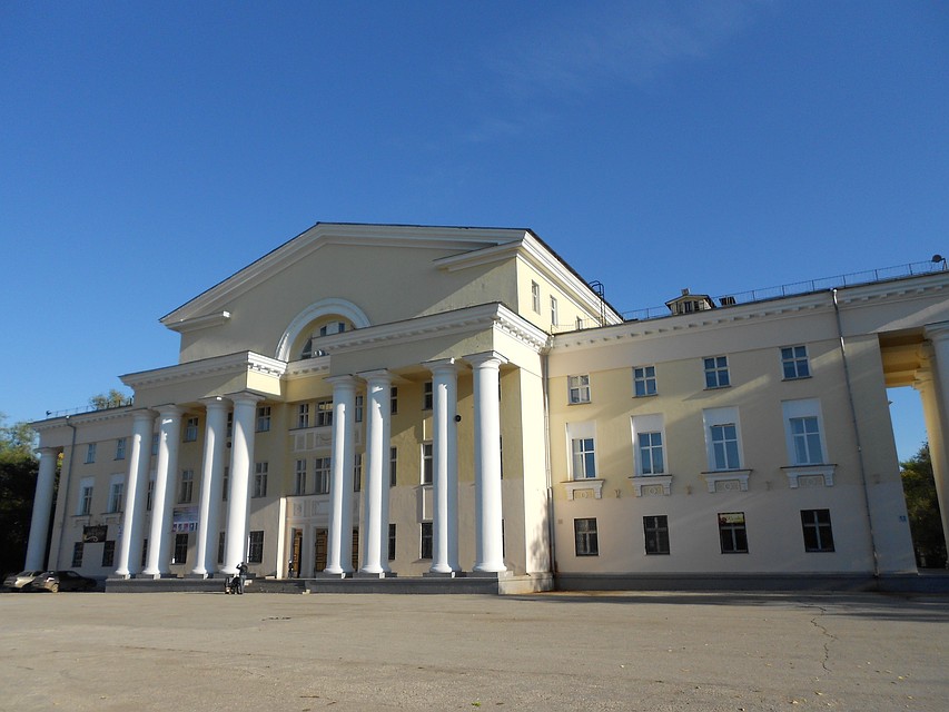 В ходе ремонта был полностью отремонтирован фасад здания, окна, кровля