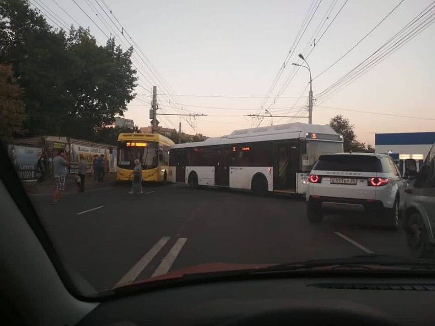 Авария произошла в Дзержинском районе Волгограда. Фото: Александра Скороходова