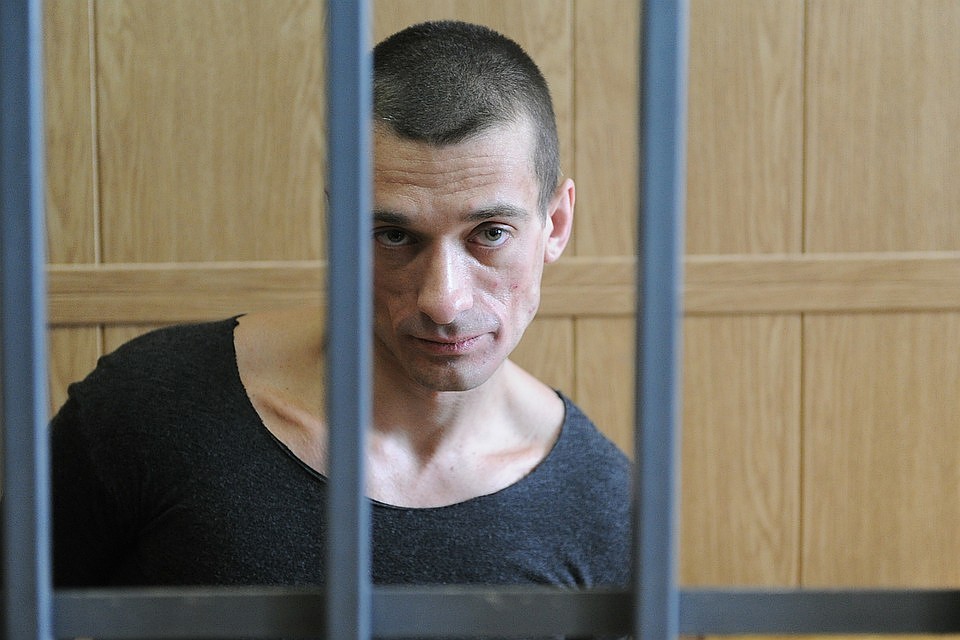 Художник-акционист Петр Павленский