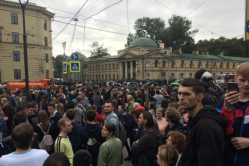 Говорунов предостерег депутатов от проведения митинга на площади Ленина.