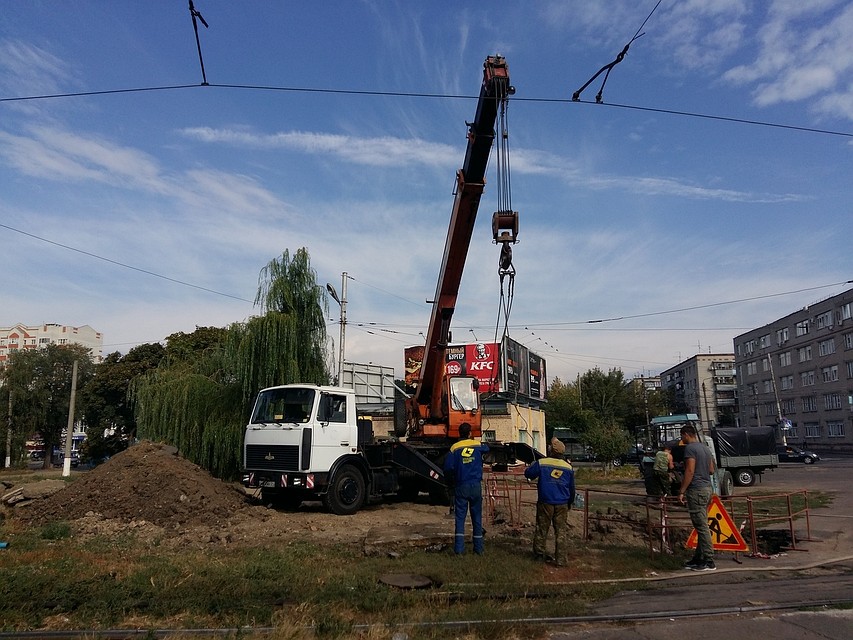 На Димитрова ликвидируют прорыв