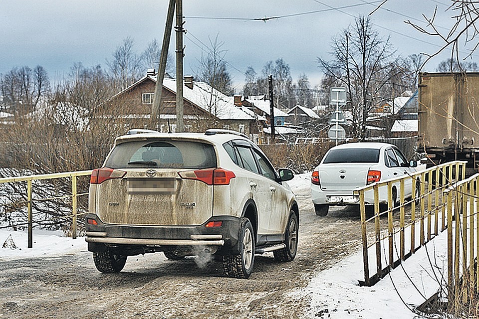 Мост бизнесмена Сергея Захарова три года назад.