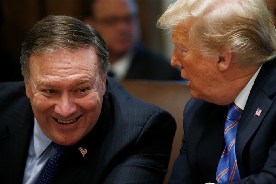 Госсекретарь США Майк Помпео с президентом страны Дональдом Трампом