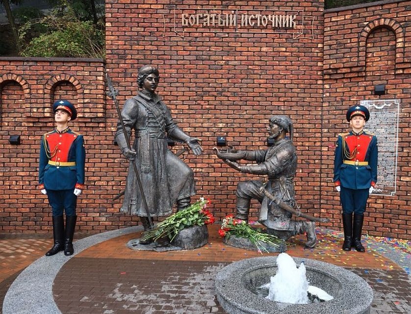 Памятник Петру I торжественно открыли в донской столице