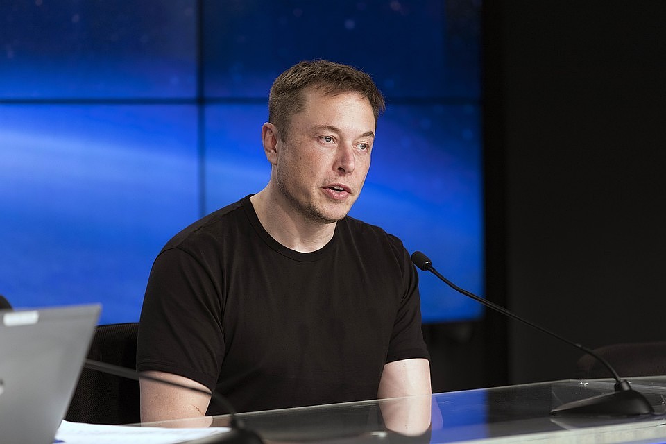 Для полета на Луну Илон Маск намерен построить Big Fucking Rocket