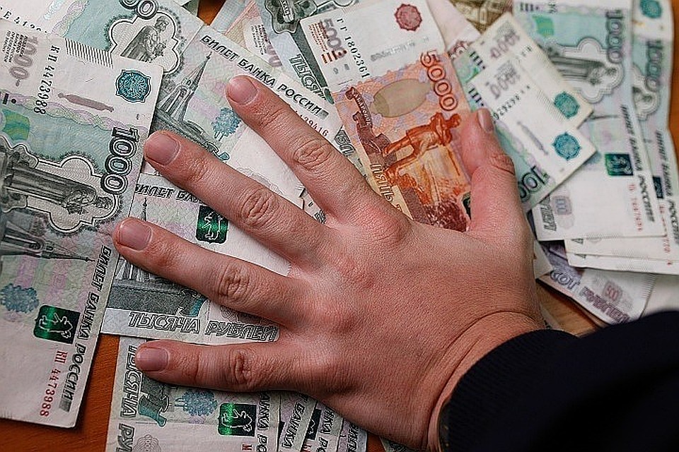 Мошенницы выманили у петербургского пенсионера 800 тысяч рублей.
