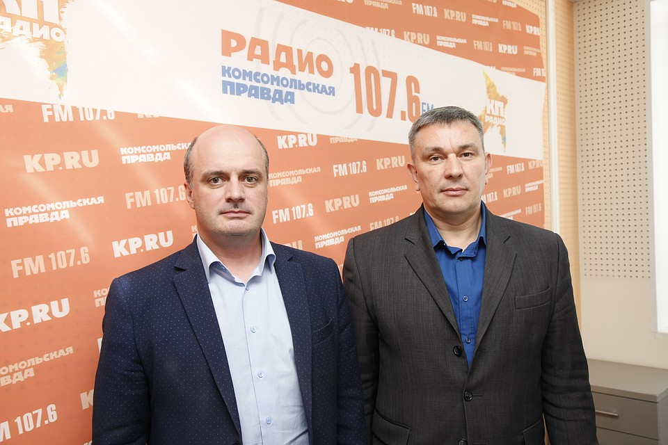 Алексей Сырбов, руководитель МКУ "Служба благоустройства и дорожного хозяйства" и Алексей Горбачев, министр транспорта и дорожного хозяйства УР