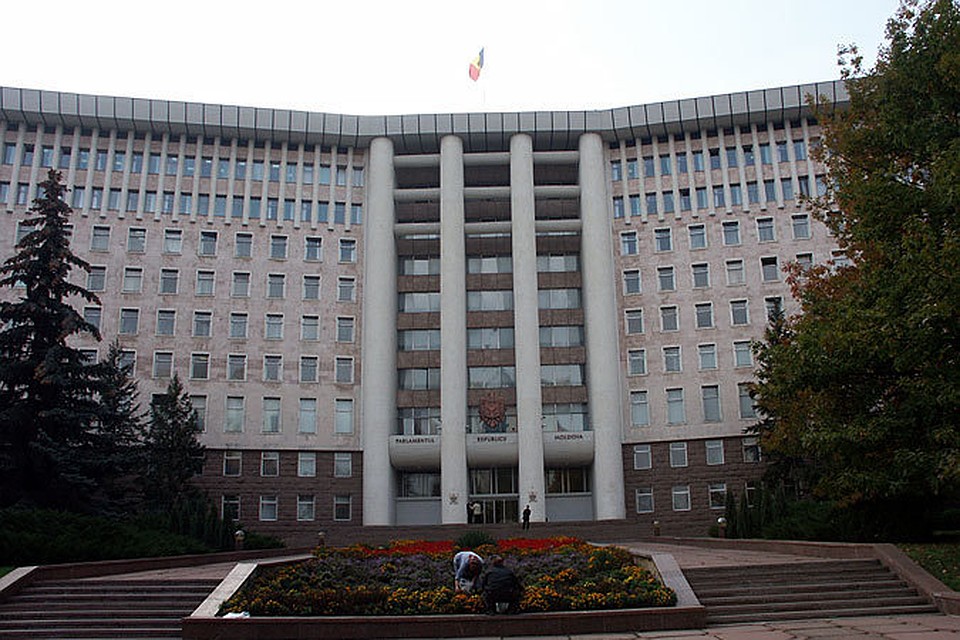 В Молдове мужчина угрожал, что взорвет здание парламента