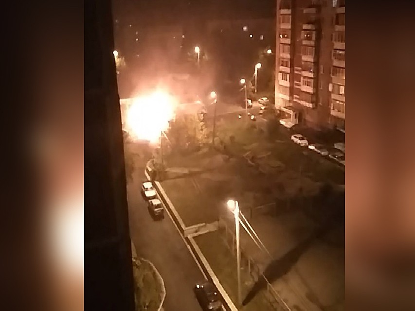 Мусорку подожгли в Металлургическом районе. Группа во ВКонтакте «Подслушано ЧМЗ».