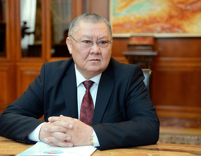 Токон Мамытов работал в ГКНБ, был депутатов ЖК, возглавлял пограничную службу. Является председателем Ассамблеи народов Кыргызстана.