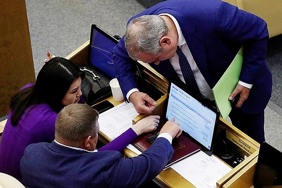 Из присутствовавших 415 депутатов «за» проголосовали 322 человека